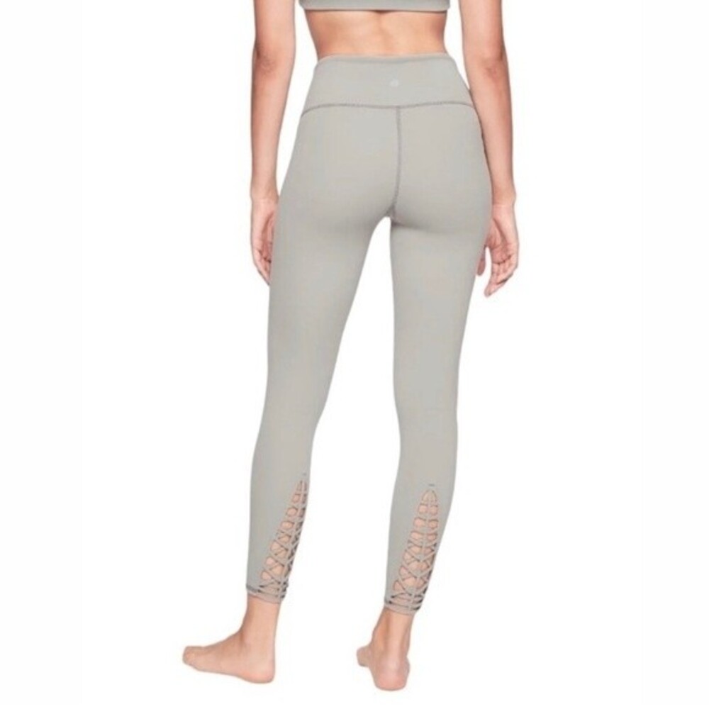 Athleta Savasana Macrame 7/8 Tights Medium